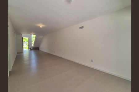 Casa de condomínio à venda com 220m², 4 quartos e 4 vagasSala 