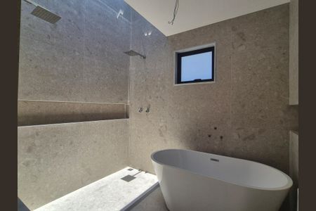 Casa de condomínio à venda com 220m², 4 quartos e 4 vagasBanheiro suite 4