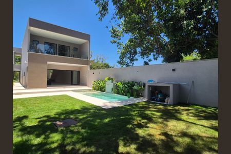 Casa de condomínio à venda com 220m², 4 quartos e 4 vagasÁrea externa 