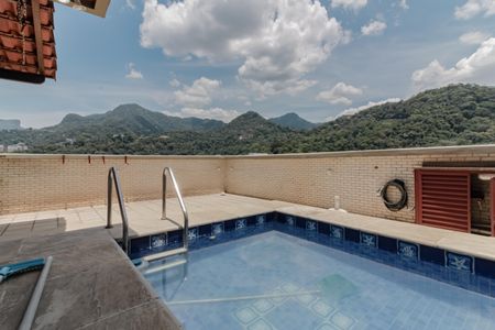 Apartamento à venda com 200m², 3 quartos e 2 vagasPiscina