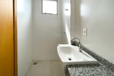 Apartamento à venda com 62m², 2 quartos e 2 vagas Apartamento à venda com 62m², 2 quartos e 2 vagasBanheiro da Suíte 1