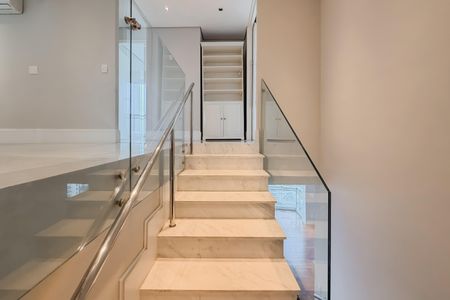 Apartamento à venda com 348m², 4 quartos e 4 vagasEscada - Piso 2