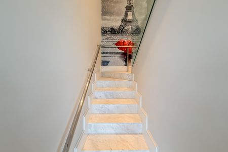 Apartamento à venda com 348m², 4 quartos e 4 vagasEscada - Piso 2