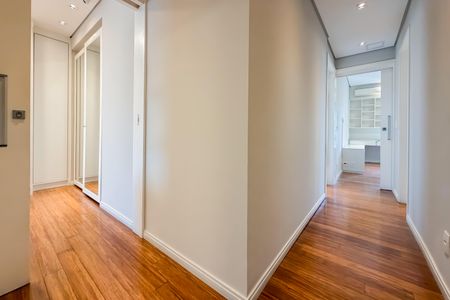 Apartamento à venda com 348m², 4 quartos e 4 vagasCorredor - Piso 1