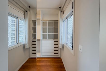 Apartamento à venda com 348m², 4 quartos e 4 vagasCloset da Suíte Master - Piso 1