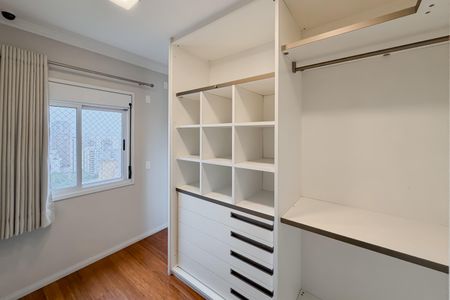 Apartamento à venda com 348m², 4 quartos e 4 vagasCloset da Suíte Master - Piso 1