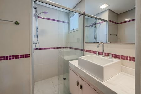 Apartamento à venda com 348m², 4 quartos e 4 vagasBanheiro da Suíte 1 - Piso 1