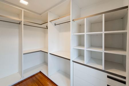 Apartamento à venda com 348m², 4 quartos e 4 vagasCloset da Suíte Master - Piso 1