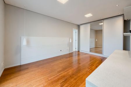 Apartamento à venda com 348m², 4 quartos e 4 vagasSuíte Master - Piso 1