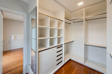 Apartamento à venda com 348m², 4 quartos e 4 vagasCloset da Suíte Master - Piso 1