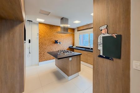 Apartamento à venda com 348m², 4 quartos e 4 vagasCozinha - Piso 1