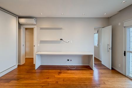 Apartamento à venda com 348m², 4 quartos e 4 vagasSuíte Master - Piso 1