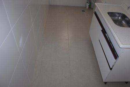 Cozinha com lavanderia  de apartamento para alugar com 2 quartos, 57m² em Jardim Vila Galvão, Guarulhos