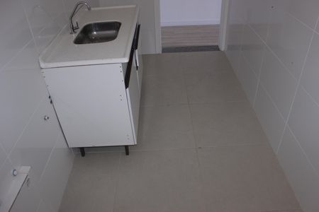 Cozinha com lavanderia  de apartamento para alugar com 2 quartos, 57m² em Jardim Vila Galvão, Guarulhos