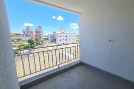 Varanda  de apartamento para alugar com 2 quartos, 57m² em Jardim Vila Galvão, Guarulhos