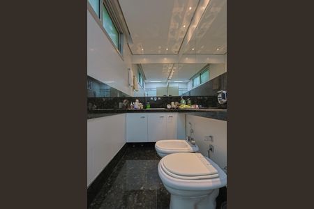 Apartamento para alugar com 223m², 3 quartos e 3 vagasBanheiro da Suíte 2