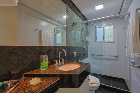 Apartamento para alugar com 223m², 3 quartos e 3 vagasBanheiro