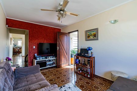 Casa à venda com 134m², 3 quartos e 2 vagasSala