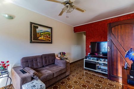 Casa à venda com 134m², 3 quartos e 2 vagasSala