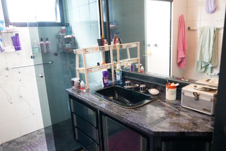 Apartamento à venda com 68m², 4 quartos e 1 vagaBanheiro da Suíte 1