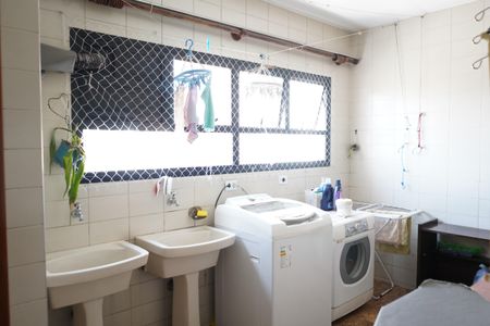 Apartamento à venda com 68m², 4 quartos e 1 vagaÁrea de Serviço