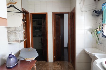 Apartamento à venda com 68m², 4 quartos e 1 vagaÁrea de Serviço