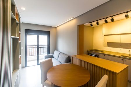 Sala  de apartamento para alugar com 1 quarto, 39m² em Empresarial 18 do Forte, Barueri