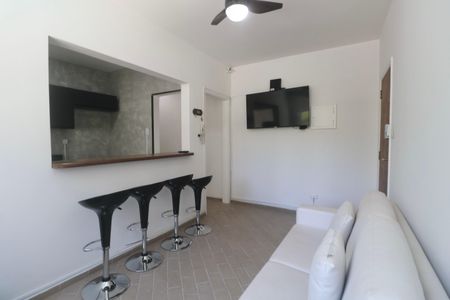 Sala de apartamento para alugar com 1 quarto, 60m² em Vila Alzira, Guarujá
