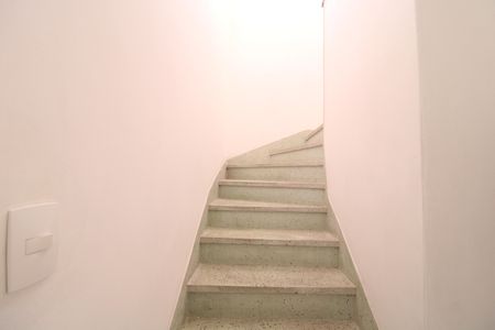 Casa para alugar com 180m², 3 quartos e 2 vagasEscada