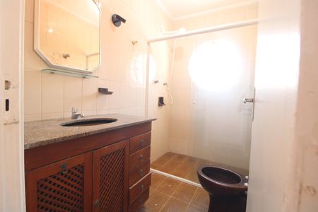 Casa para alugar com 180m², 3 quartos e 2 vagasBanheiro da suíte