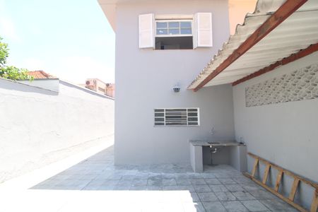 Casa para alugar com 180m², 3 quartos e 2 vagasFundos da casa