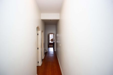 Casa à venda com 179m², 3 quartos e 2 vagasCorredor