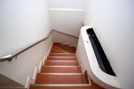 Casa à venda com 179m², 3 quartos e 2 vagasEscada