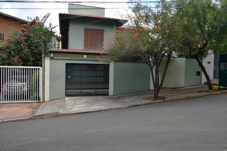 Casa à venda com 400m², 4 quartos e 3 vagasFachada