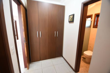 Casa à venda com 400m², 4 quartos e 3 vagasQuarto 1 - Suíte