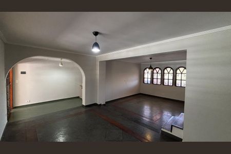 Casa para alugar com 265m², 3 quartos e 2 vagasSala