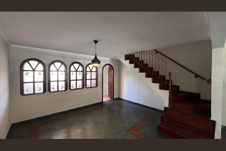 Casa para alugar com 265m², 3 quartos e 2 vagasSala