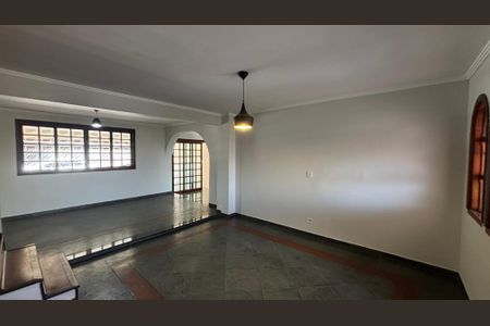 Sala de casa para alugar com 3 quartos, 265m² em Campestre, Santo André