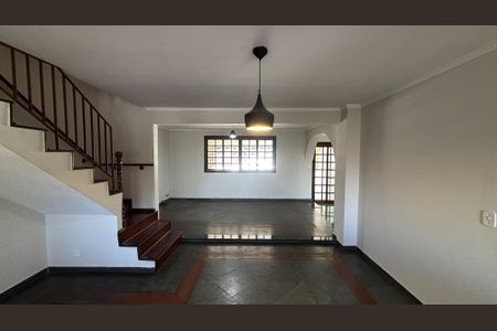 Casa para alugar com 265m², 3 quartos e 2 vagasSala