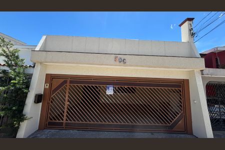 Casa para alugar com 265m², 3 quartos e 2 vagasFachada