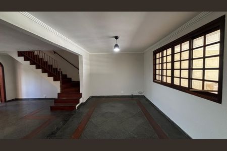 Casa para alugar com 265m², 3 quartos e 2 vagasSala