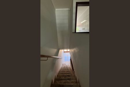 Casa para alugar com 265m², 3 quartos e 2 vagasEscada