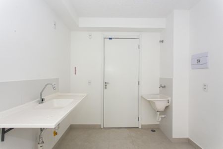 Cozinha de apartamento para alugar com 1 quarto, 28m² em Guaiauna, São Paulo