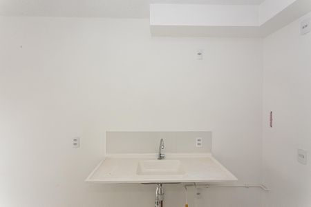 Cozinha de apartamento para alugar com 1 quarto, 28m² em Guaiauna, São Paulo