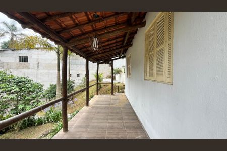 Casa para alugar com 3 quartos, 200m² em Jardim Santa Rita (km 25), Embu das Artes