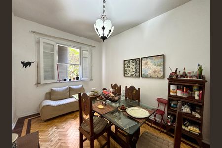 Apartamento à venda com 133m², 2 quartos e sem vagaSala de jantar