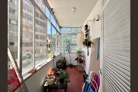 Apartamento à venda com 133m², 2 quartos e sem vagaSuite - varanda