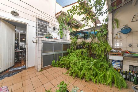 Casa à venda com 149m², 3 quartos e 2 vagas Casa à venda com 149m², 3 quartos e 2 vagasLavanderia - Quintal