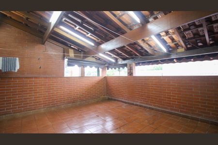 Casa à venda com 186m², 2 quartos e 2 vagas Casa à venda com 186m², 2 quartos e 2 vagasChurrasqueira