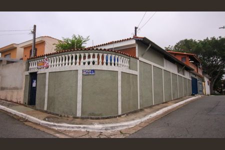 Casa à venda com 186m², 2 quartos e 2 vagas Casa à venda com 186m², 2 quartos e 2 vagasFachada